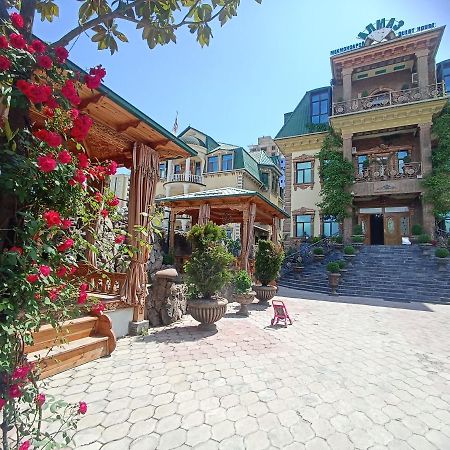 Almos Hotel Dushanbe Bagian luar foto